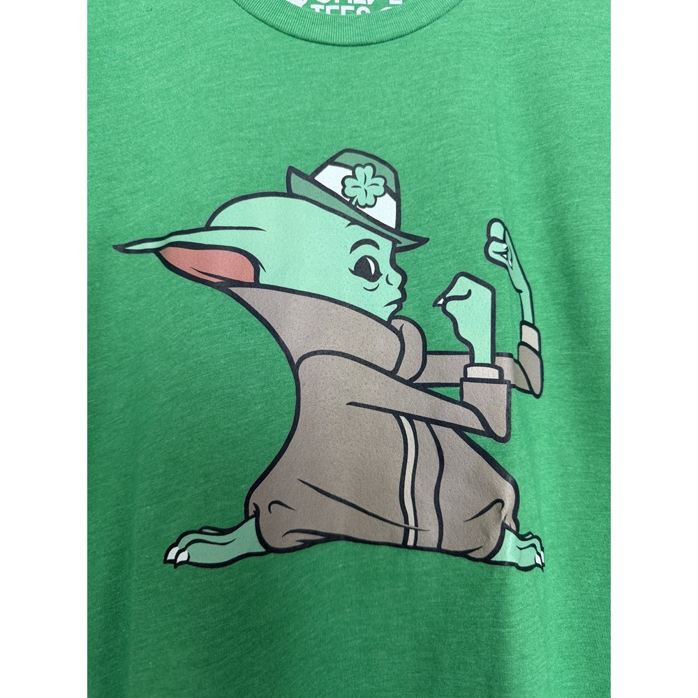 The Chivery Star Wars Fighting Grogu Yoda Men's T-Shirt Medium Lucky Green